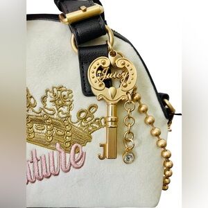 JUICY COUTURE- THE KEY TO JUICY DOME SATCHEL CROSSBODY- cream
